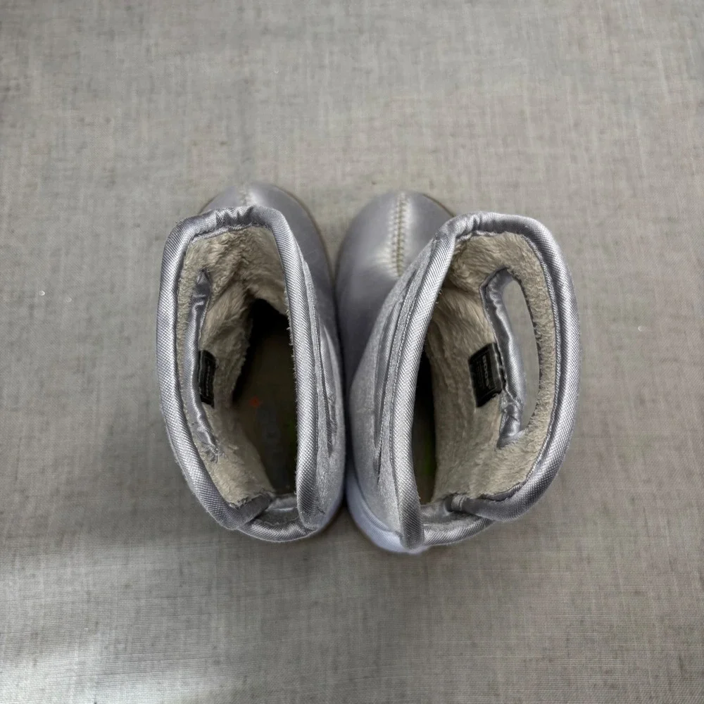 Bogs Baby Boots Silver Satin Waterproof Insulated Winter Boots Toddler Size 8